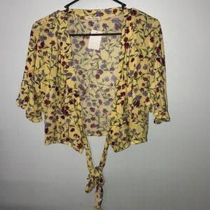 Brand 🆕 Charlotte Russe yellow top 🌻💛
